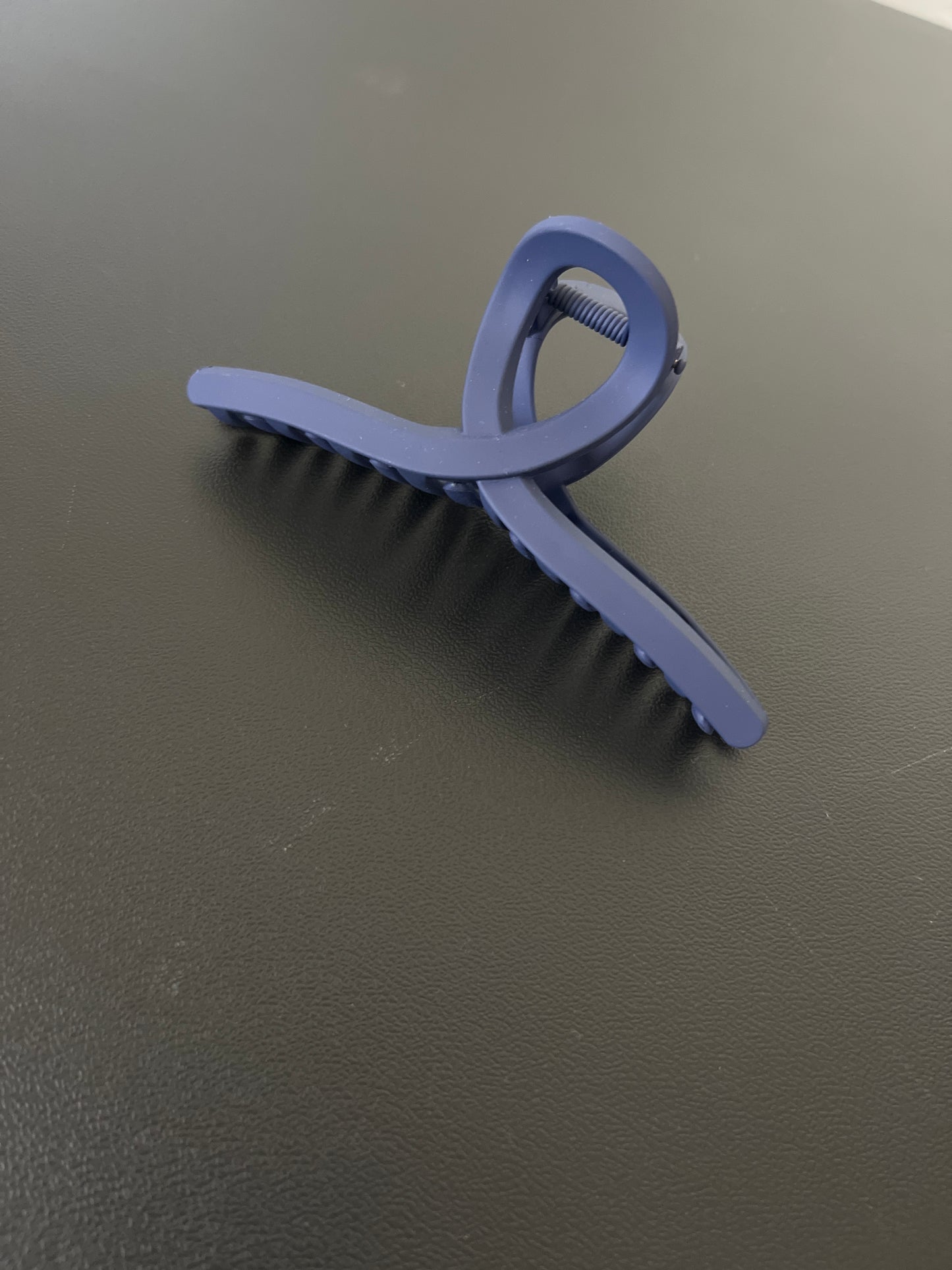 Twist claw clip